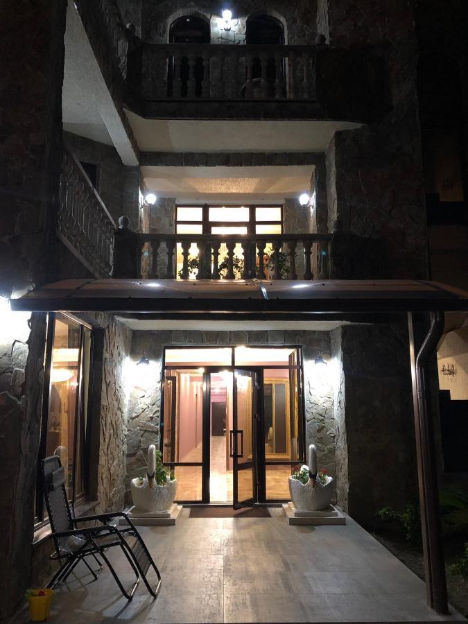 Гостевой Дом Siella Hotel Suhumi Exterior foto