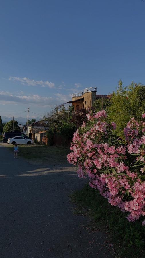 Гостевой Дом Siella Hotel Suhumi Exterior foto